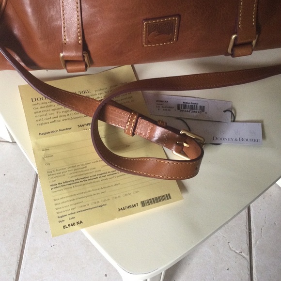 ❤️❤️❤️MAJOR CLEARANCE❤️❤️❤️Dooney & Burke Medium Satchel in Natural. Like New 🎁 - Picture 8 of 11